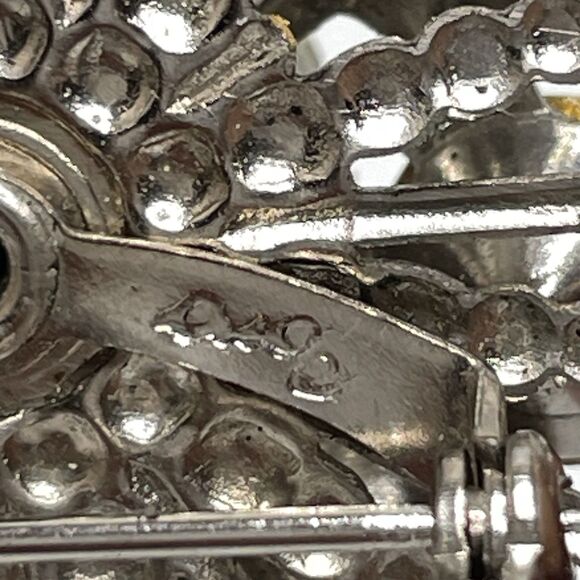 Vintage Coro White Glass Snow Flake Floral Brooch Pin Statement Stunning Bold - Picture 5 of 8